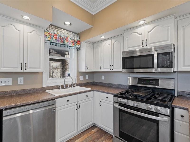 1517 9th Ave - Photo 2 of 45