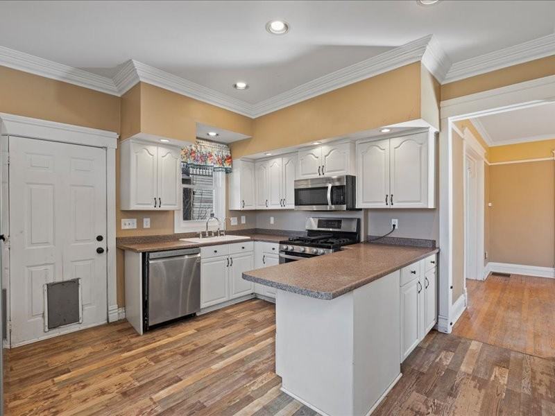 1517 9th Ave - Photo 3 of 45