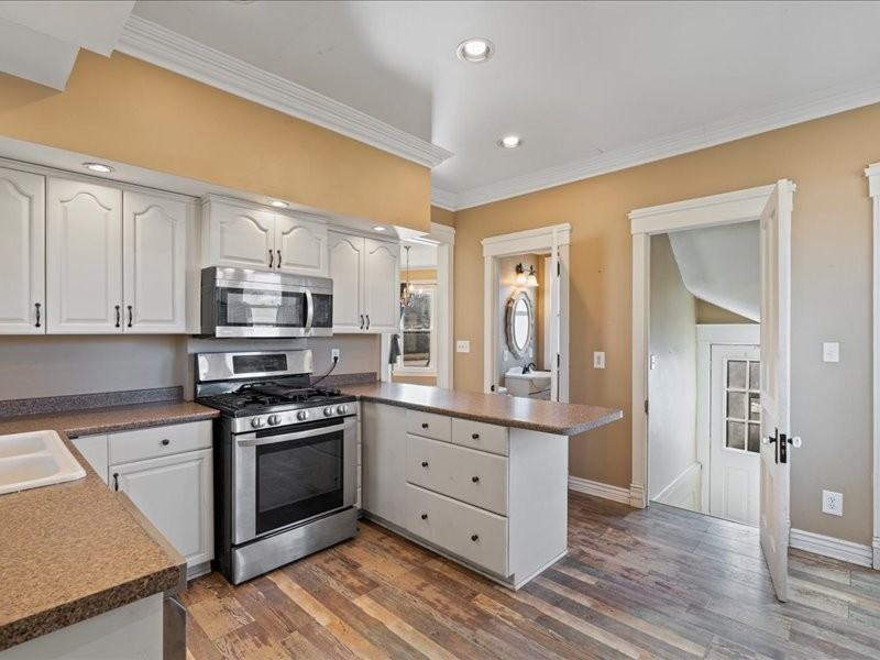 1517 9th Ave - Photo 4 of 45