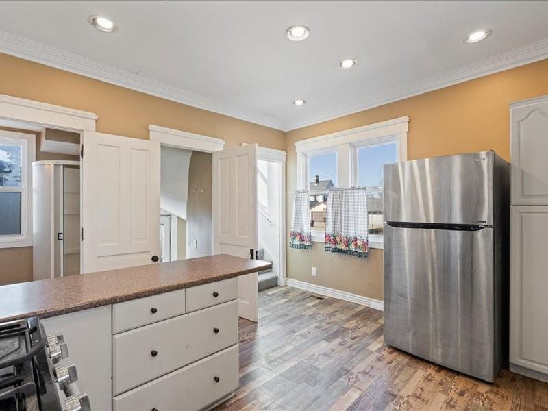 1517 9th Ave - Photo 5 of 45