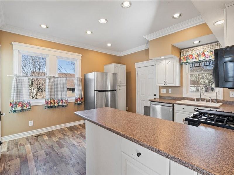 1517 9th Ave - Photo 6 of 45