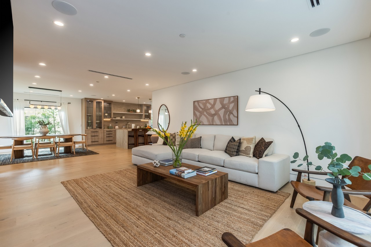 1161 Stearns Dr - Photo 2 of 20