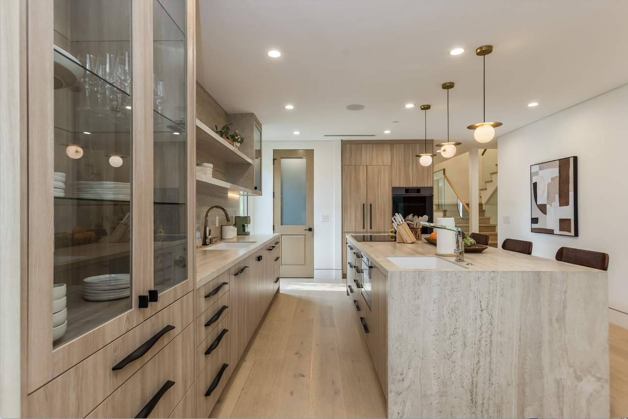 1161 Stearns Dr - Photo 4 of 20