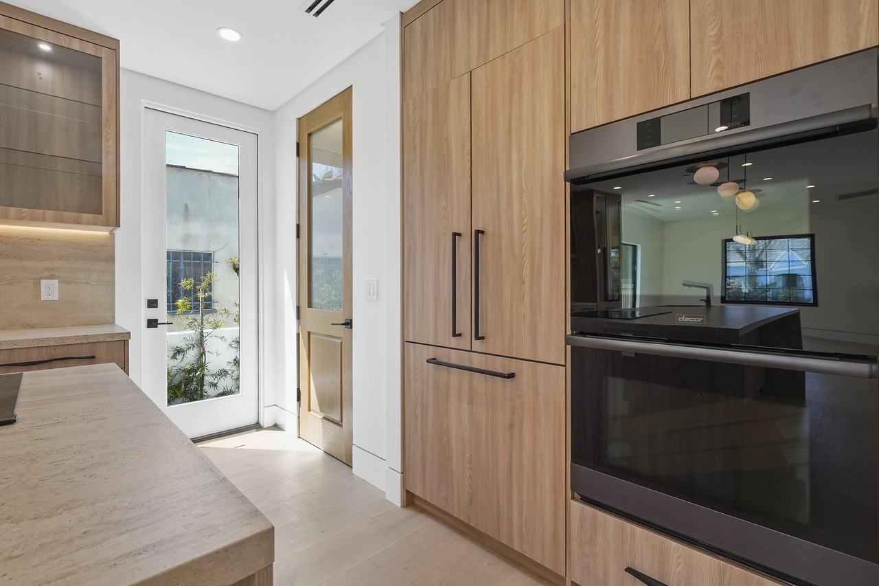 1161 Stearns Dr - Photo 5 of 20