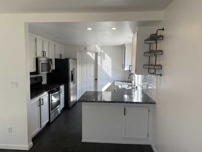 4981 Dawson Dr - Photo 4 of 17