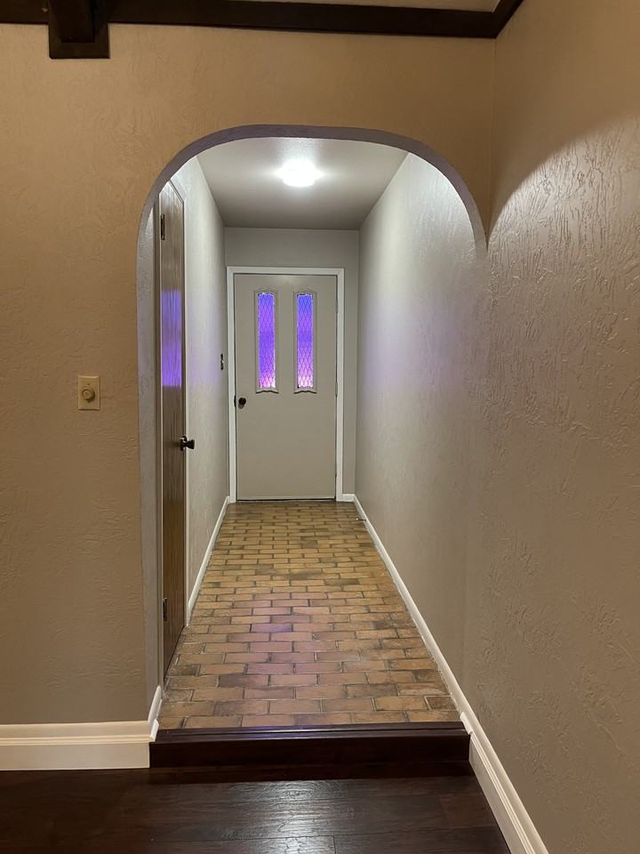 4711 Lois Ln - Photo 2 of 19