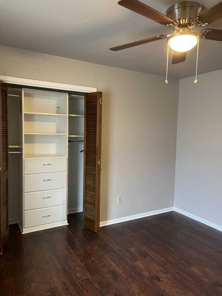 4711 Lois Ln - Photo 3 of 19