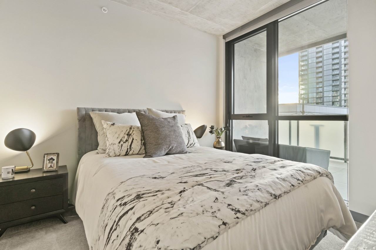 1418 W Fulton St - Photo 4 of 19