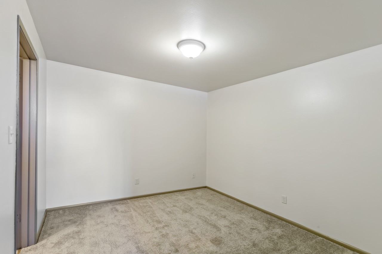 5625 15th Ave Ne #106 - Photo 6 of 10