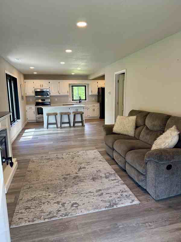 460 Ne - Photo 2 of 11