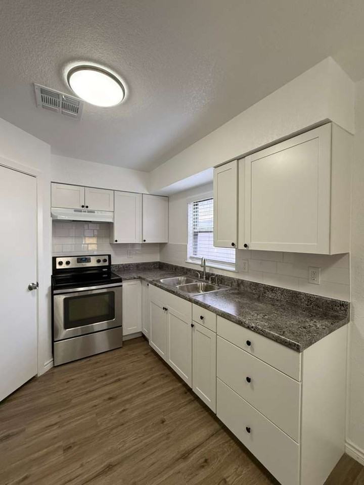 5222 Tom Stafford Dr - Photo 4 of 18