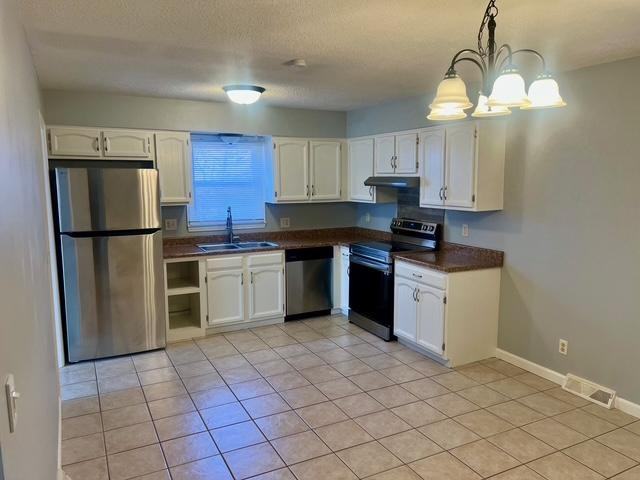 5709 Nw High Hill St - Photo 2 of 7