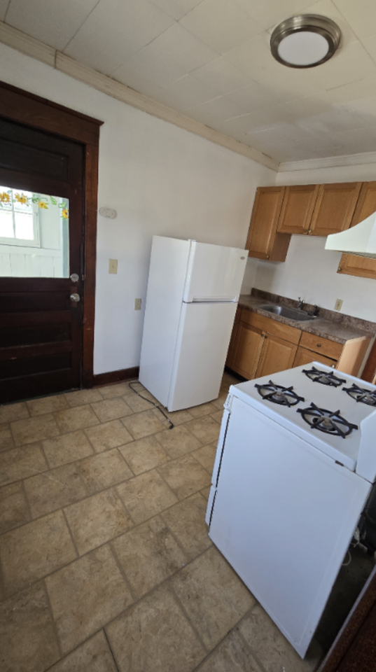 1706 Tracy St #3R - Photo 3 of 5