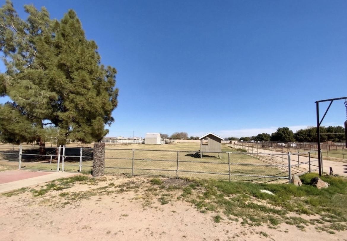 7920 N 175th Ave - Photo 3 of 16