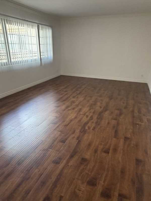 8306 W Manchester Ave - Photo 5 of 11