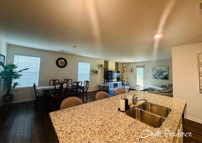 21 Draft St - Photo 2 of 11