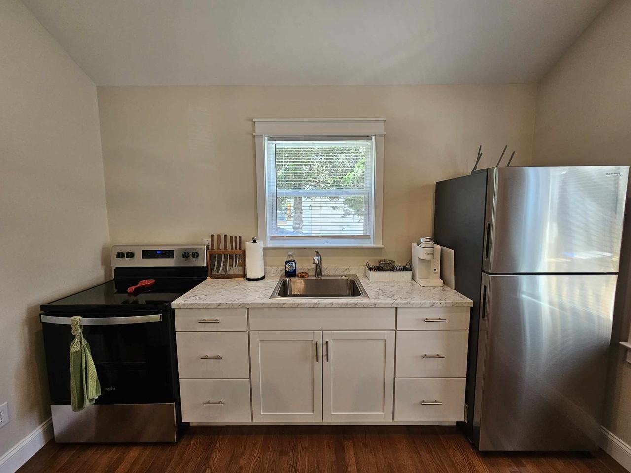 1565 N May St #2 - Photo 4 of 6