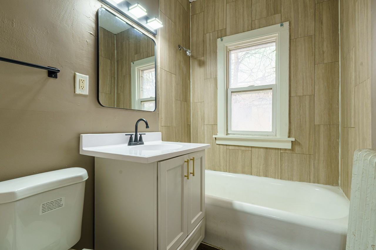 1917 Newton Ave N #FL2 - Photo 3 of 20