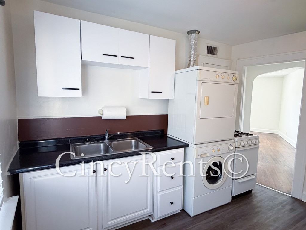 3540 Columbia Pkwy #1 - Photo 5 of 13