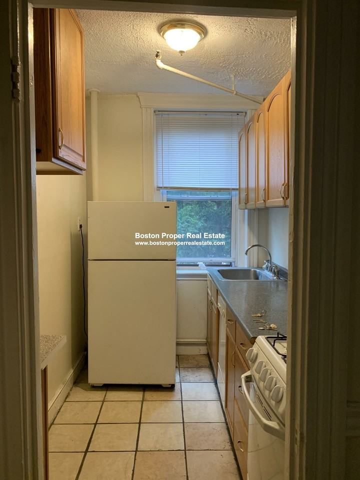 352 Riverway #19 - Photo 4 of 10