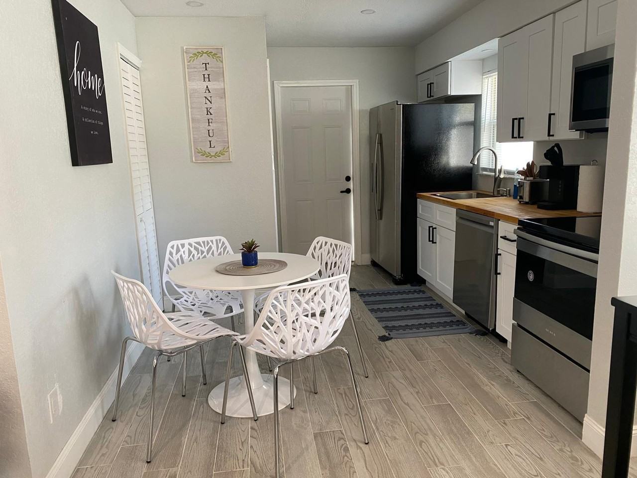 1007 Hawkins St #A - Photo 4 of 19