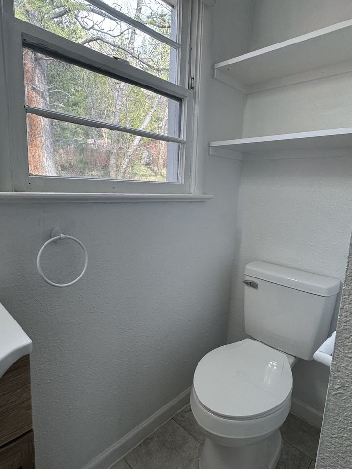 550 Shastina Dr #2 - Photo 3 of 8