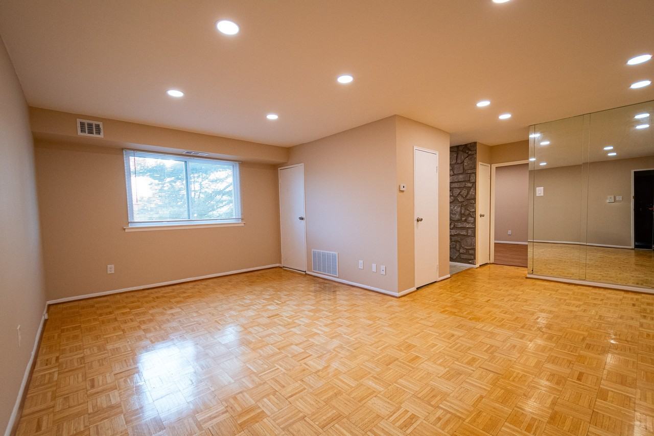 9921 Bustleton Ave #K11 - Photo 4 of 12