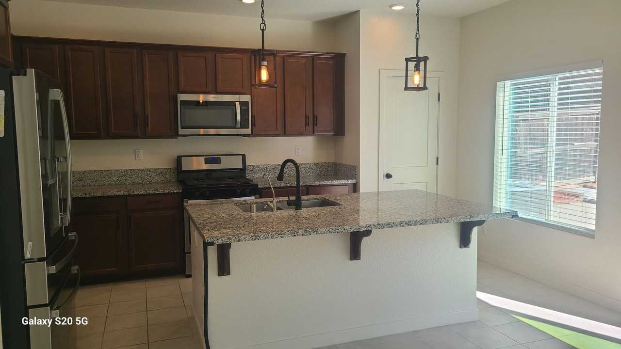 1095 Purdue Ct - Photo 2 of 19