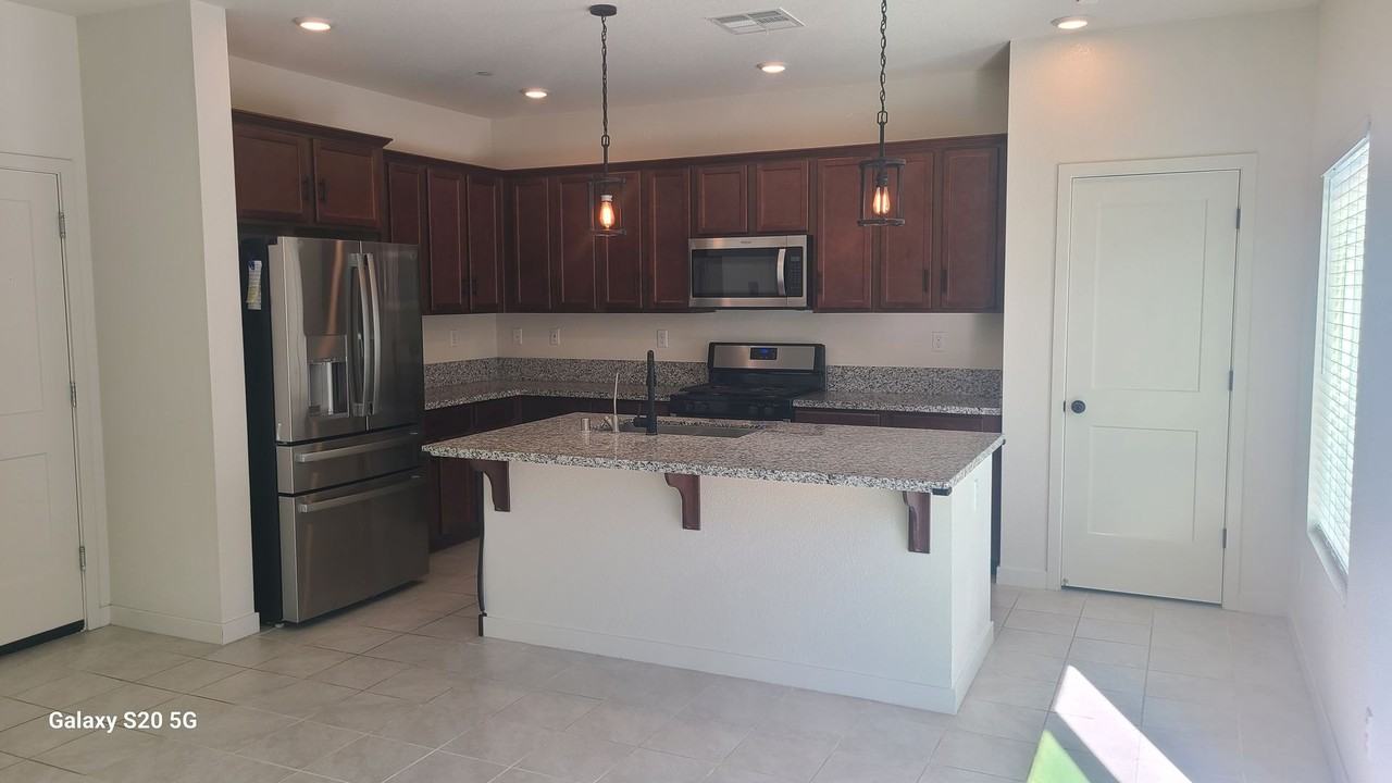 1095 Purdue Ct - Photo 3 of 19