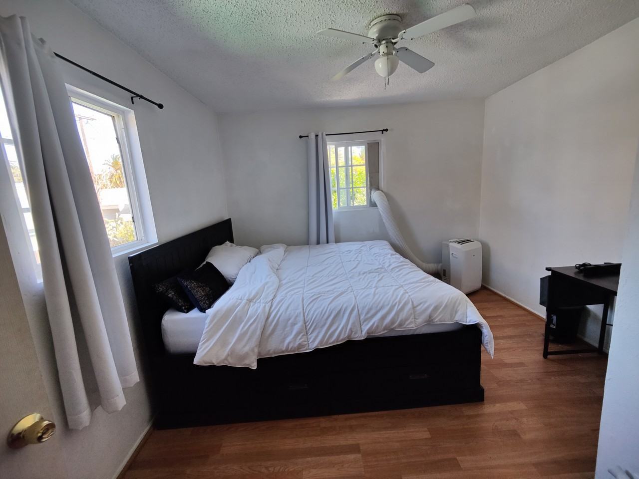 521 E 21st St - Photo 6 of 12