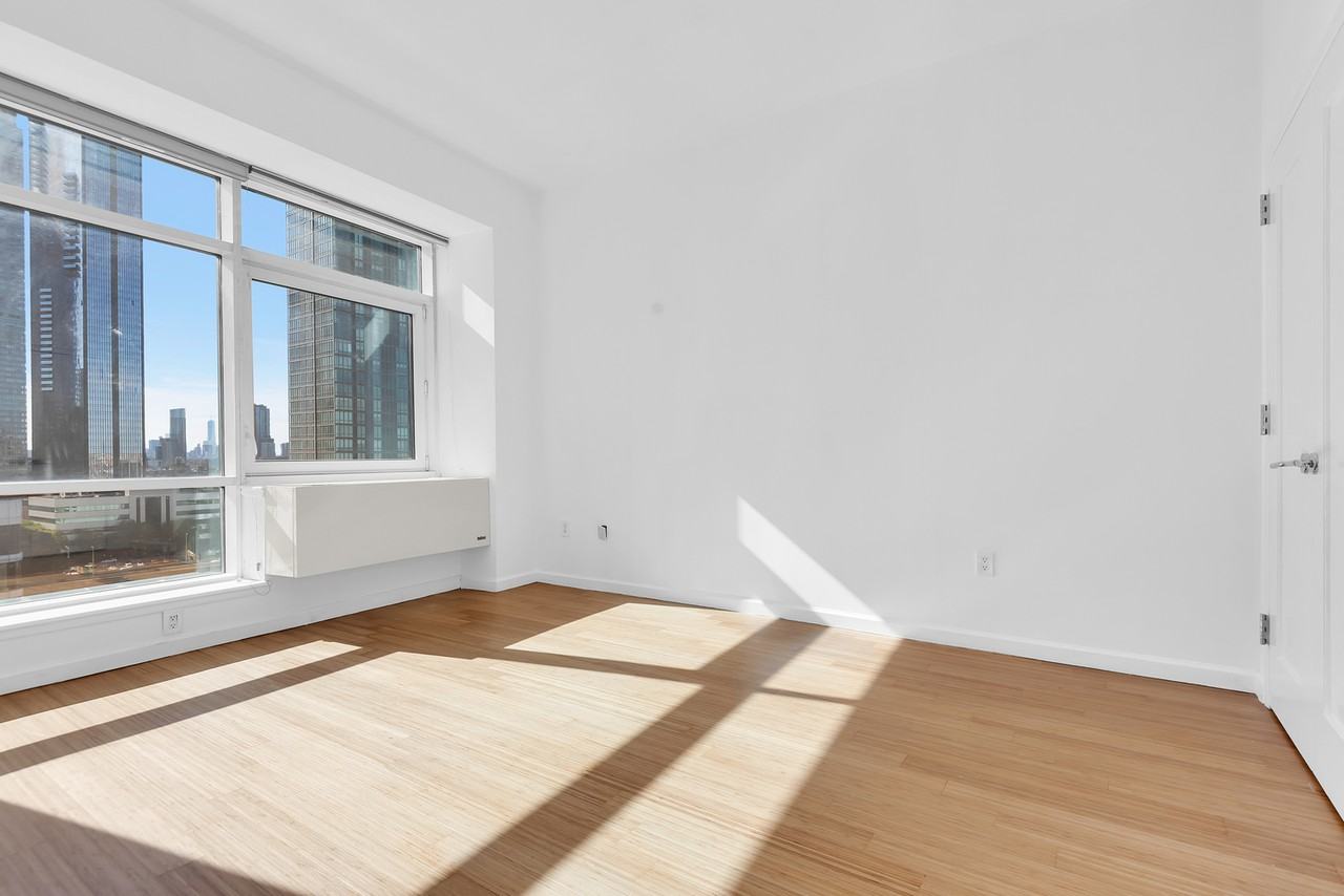 24 24 15 Queens Plaza N #10B - Photo 3 of 15