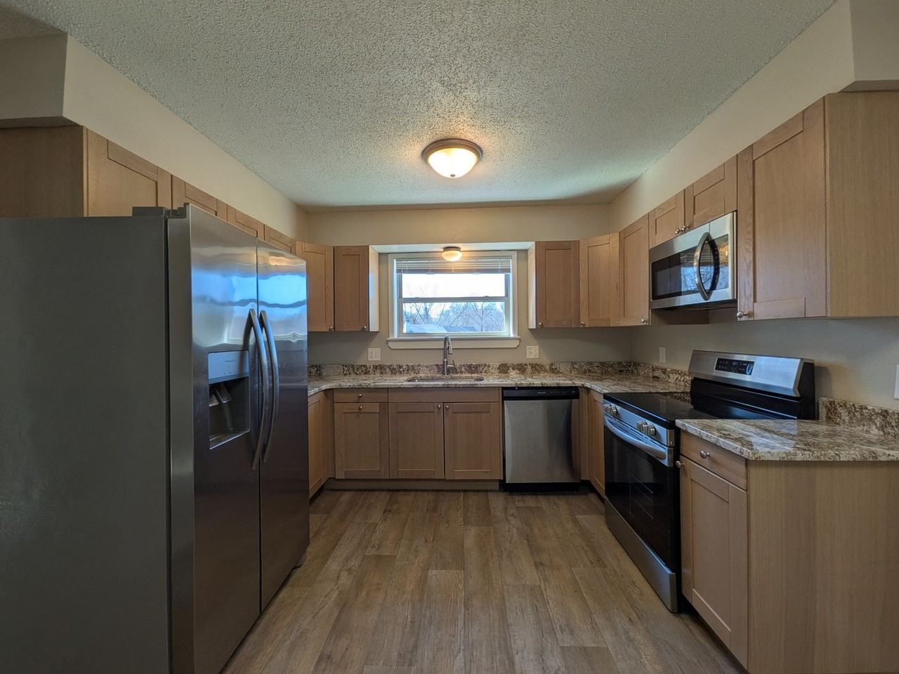 214 E Hughes Cir - Photo 3 of 24