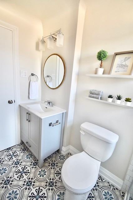 832 King Street West - Photo 2 of 10