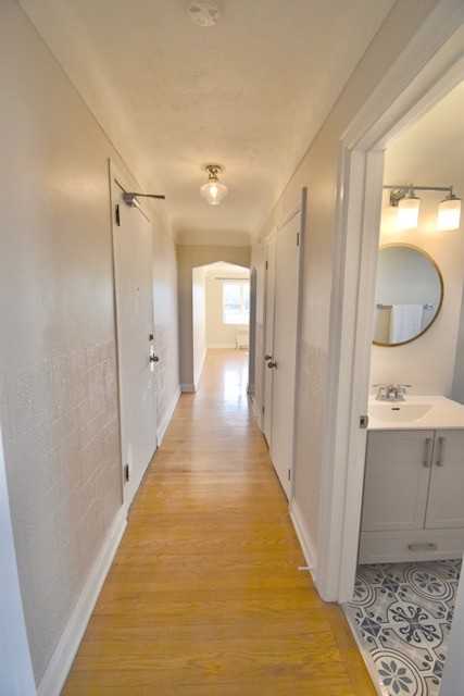 832 King Street West - Photo 5 of 10