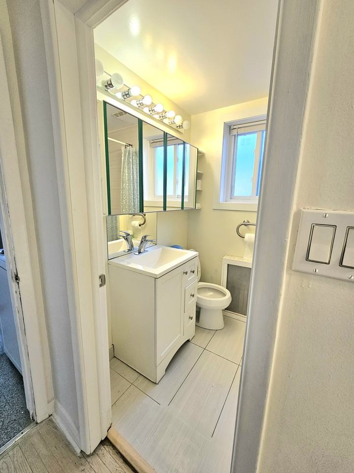 Kenwood Ave & Maplewood Ave - Photo 5 of 12