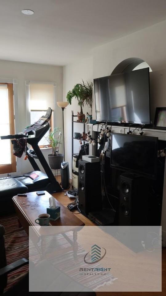 850 N Wood St #2 - Photo 7 of 20