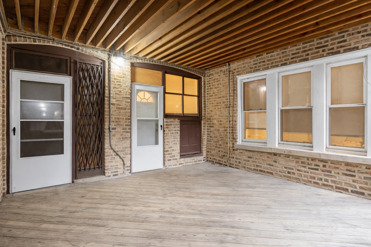 2461 N Clark St #3 - Photo 5 of 10