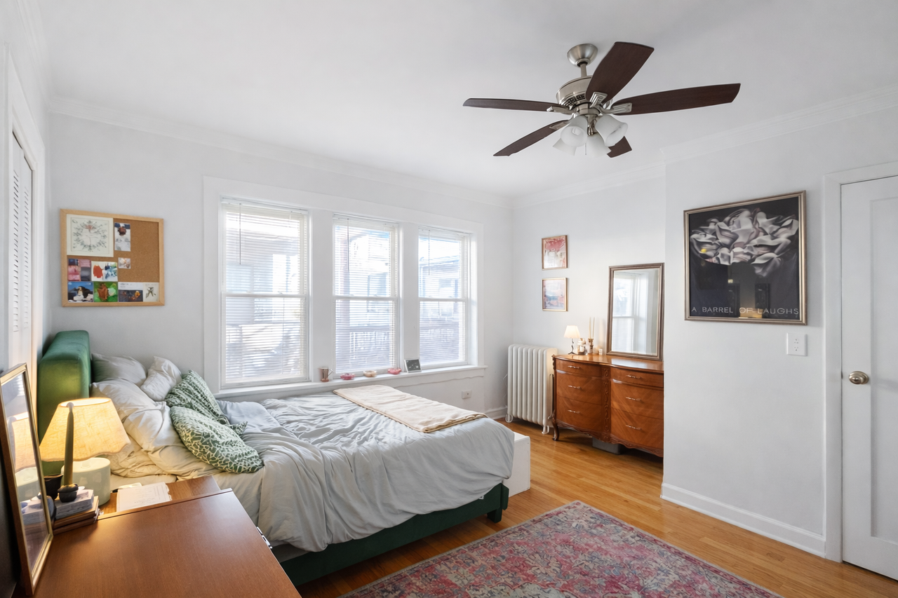 2461 N Clark St #3 - Photo 6 of 10