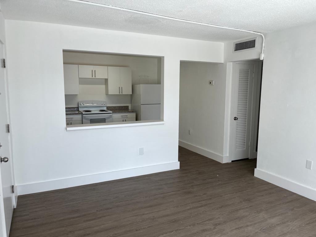 16135 Ne 19th Ct #07 - Photo 2 of 15