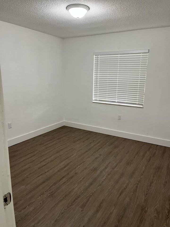 16135 Ne 19th Ct #07 - Photo 3 of 15