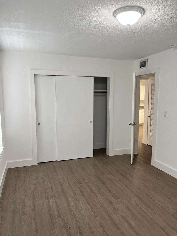 16135 Ne 19th Ct #07 - Photo 4 of 15