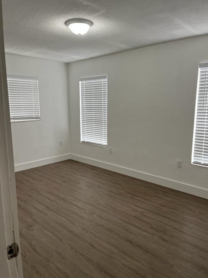 16135 Ne 19th Ct #07 - Photo 5 of 15