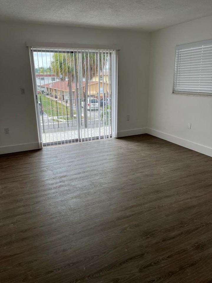 16135 Ne 19th Ct #07 - Photo 7 of 15