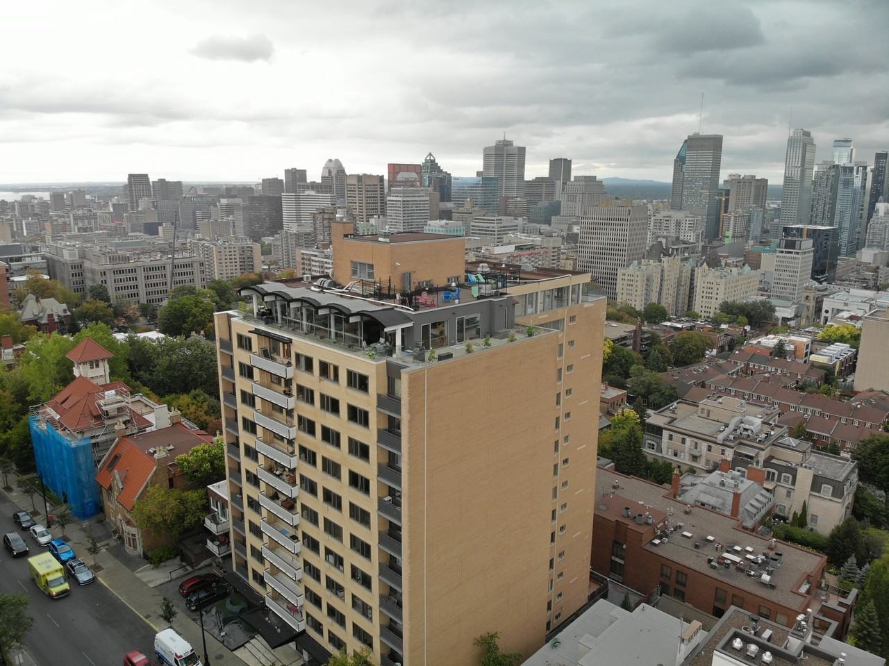 1400 Avenue des Pins Ouest #1305