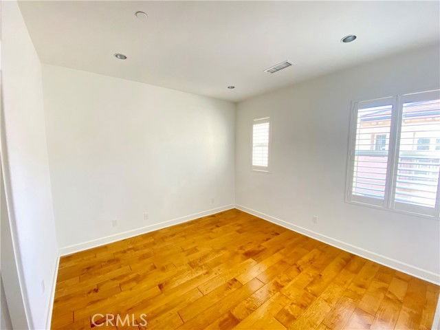 109 Mustang - Photo 4 of 8