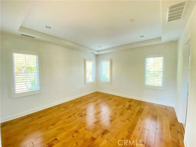 109 Mustang - Photo 5 of 8