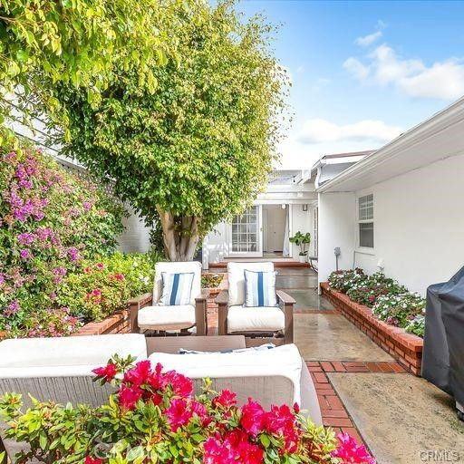 2831 Bayshore Dr - Photo 2 of 8