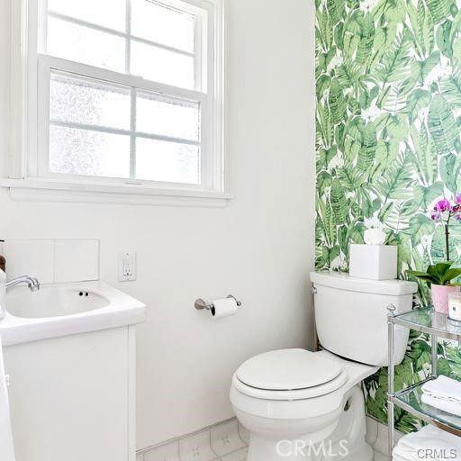 2831 Bayshore Dr - Photo 3 of 8