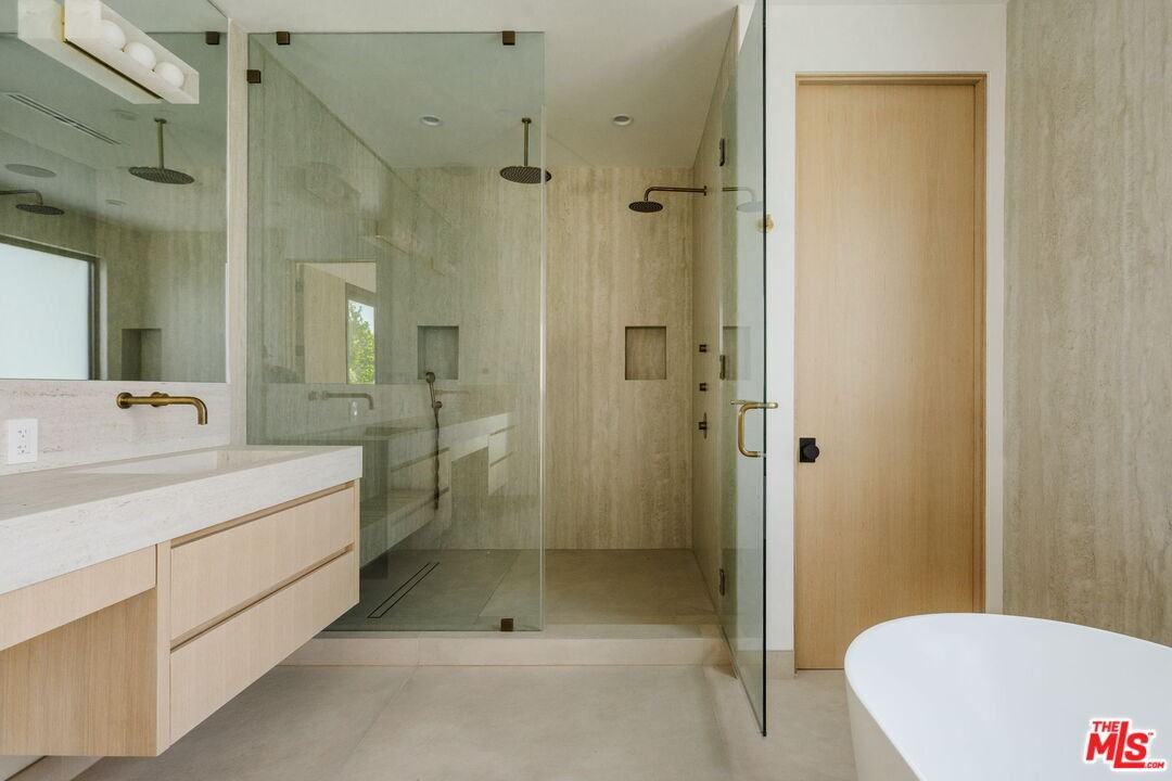 4087 Kraft Ave - Photo 2 of 8