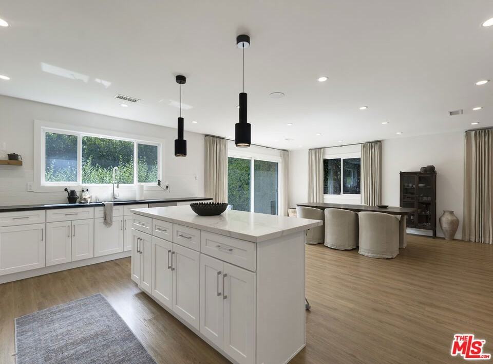 13506 Chandler Blvd - Photo 3 of 6